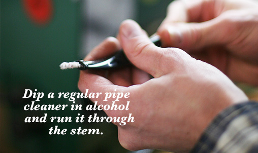 Cleaning a pipe stem